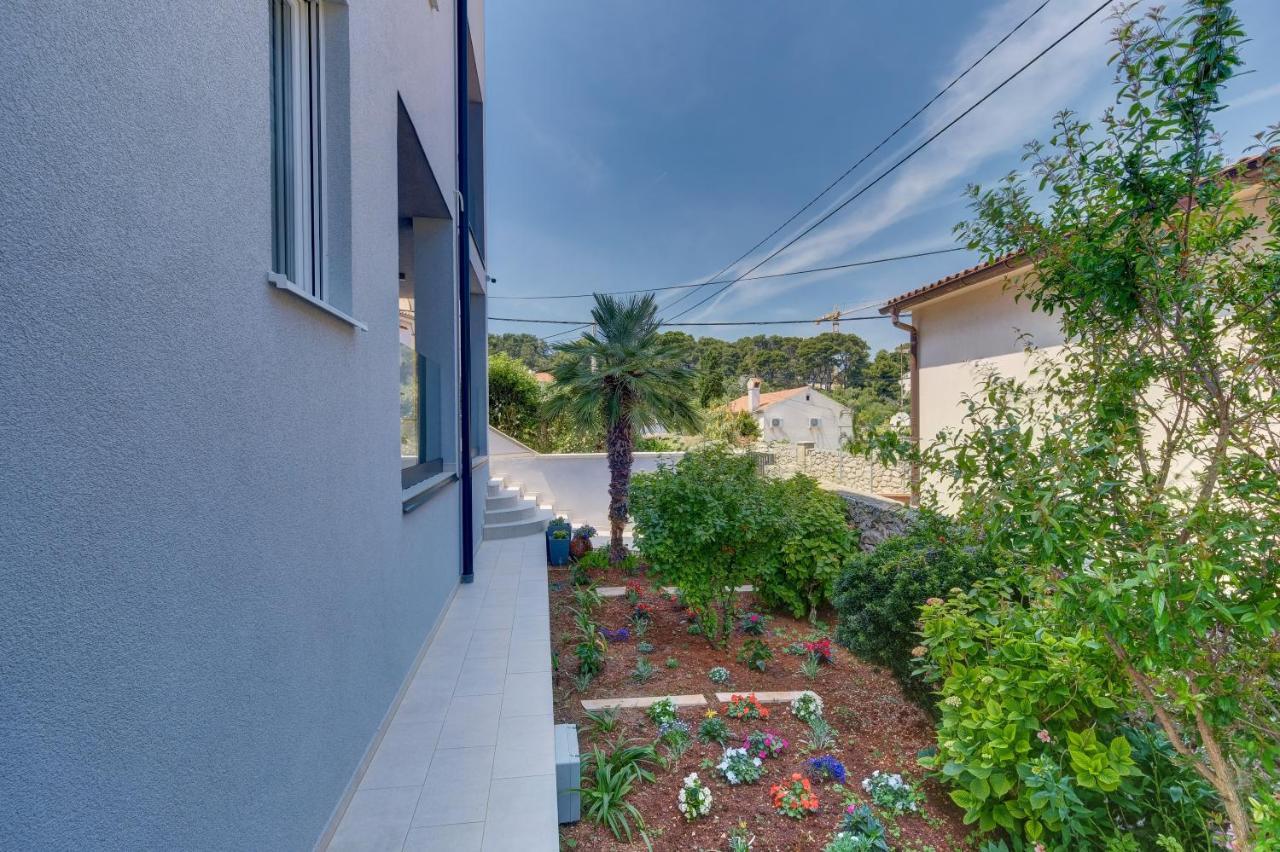 Apartments Hemetek Veli Lošinj Buitenkant foto