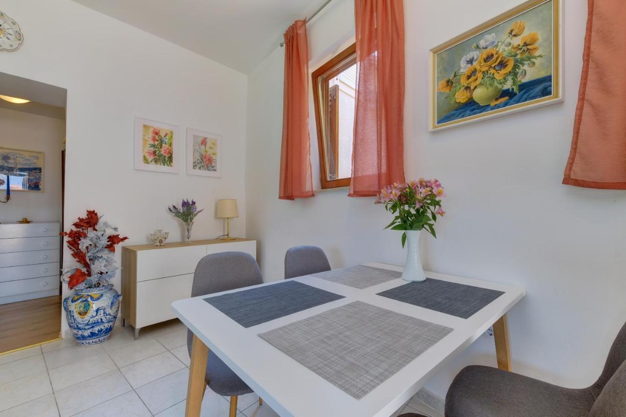 Apartments Hemetek Veli Lošinj Buitenkant foto