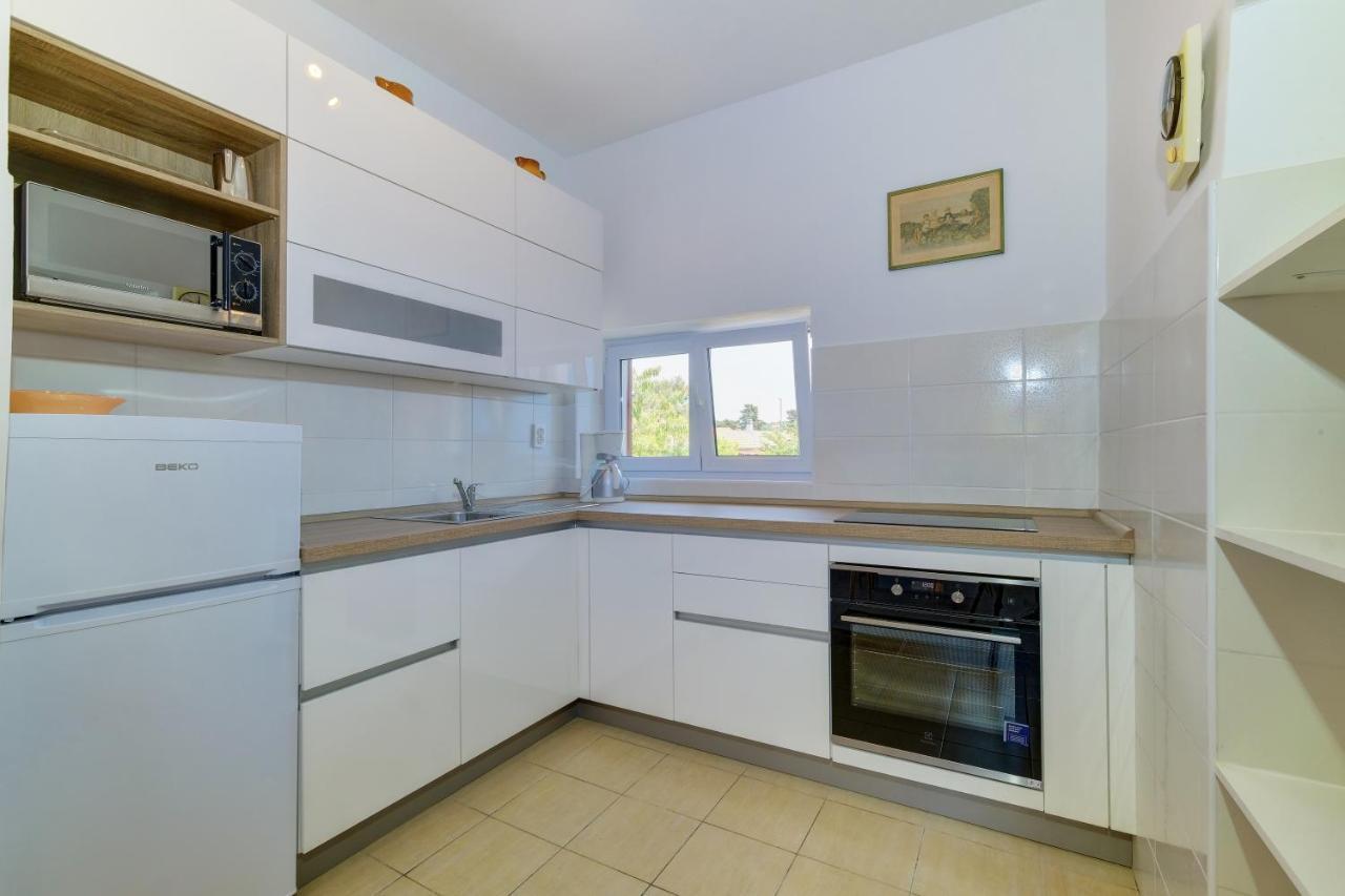 Apartments Hemetek Veli Lošinj Buitenkant foto